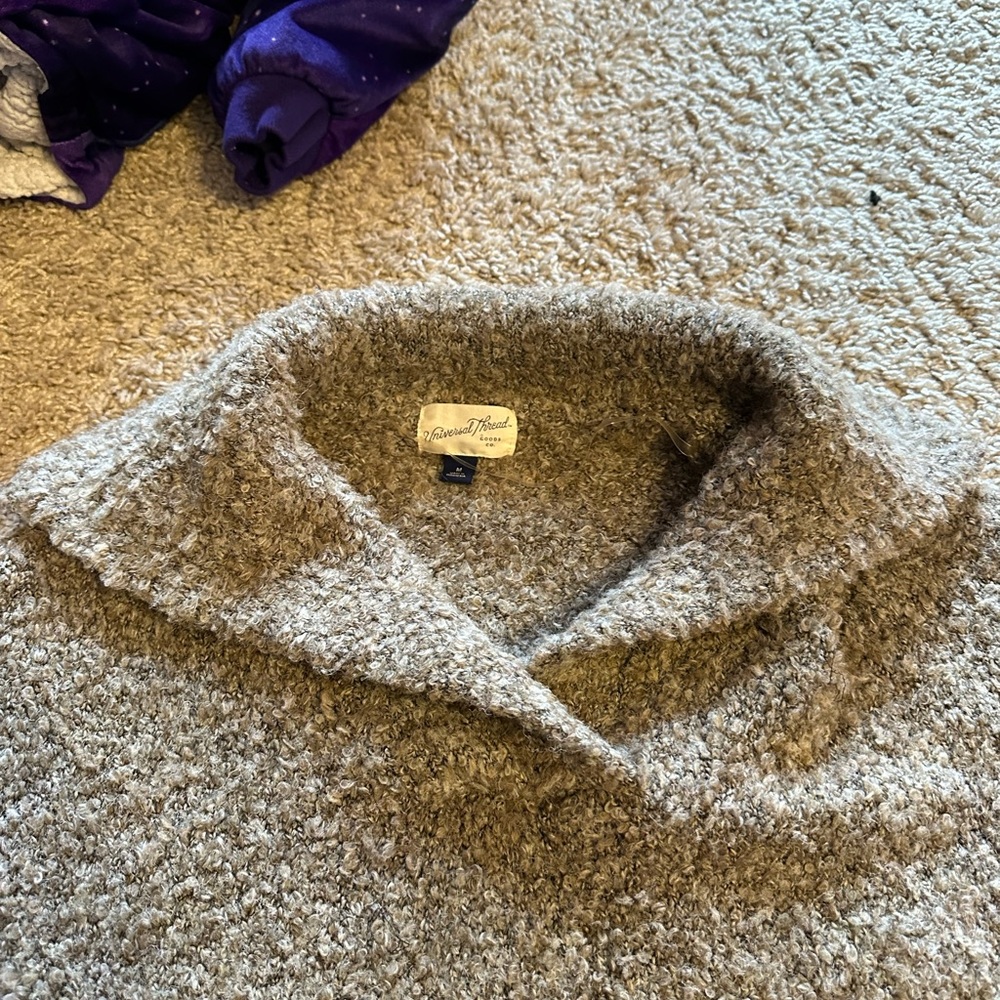 Universal Thread Sweater Size Medium - image 3